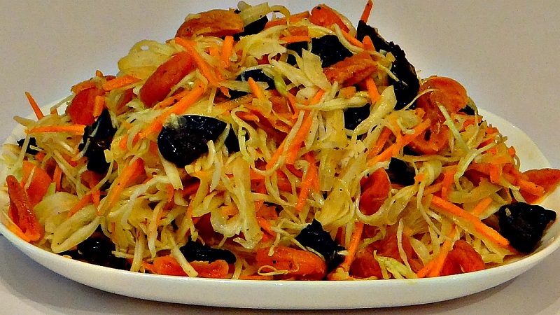 Для желудка и для кишечника: 12 вкусных салатов с черносливом. Восполнят нехватку витаминов