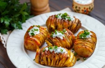 Картошка «Гармошка», запеченная с беконом, сыром, салом и колбасой