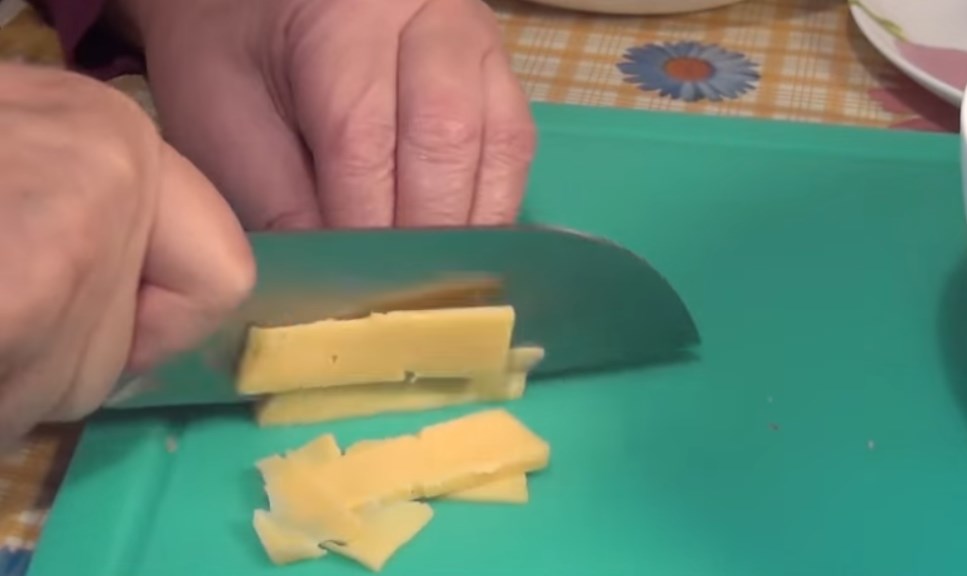 Салат с сухариками. Пробуем 6 очень вкусных рецептов