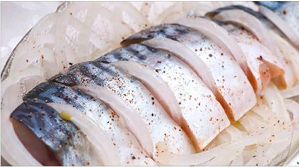 С этим рецептом вы забудете о покупной рыбке — скумбрия получается нежной и вкусной!