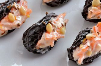 «Пьяный» чернослив с чесночной морковью — пикантная закуска