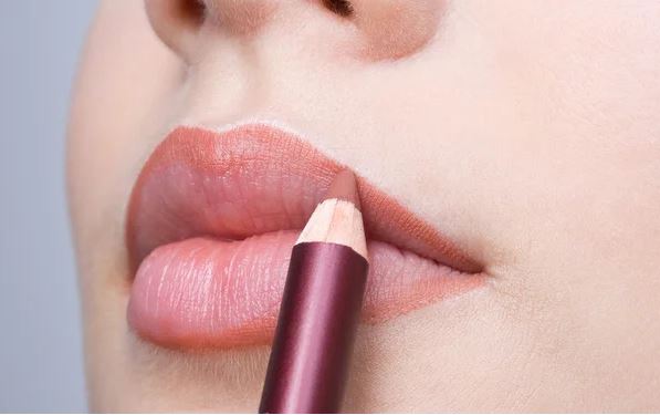 Как правильно красить губы после 50: советы визажистов