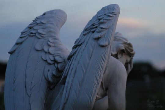 Может ли Ангел-Хранитель покинуть человека. Признаки и причины