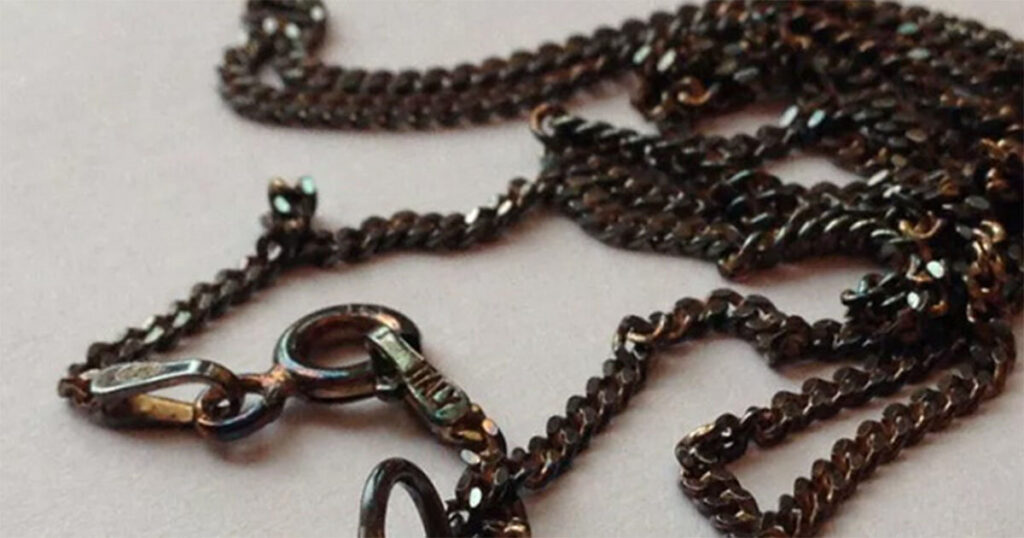 Почему серебро чернеет и как вернуть ему прежний сверкающий вид